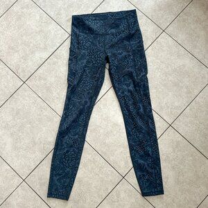 Lululemon Crop Nouveau Mach Blue Black Leggings Size 6